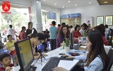 Sợ bị cắt thuê bao, người dân Hà Nội đổ xô đi chụp ảnh chân dung